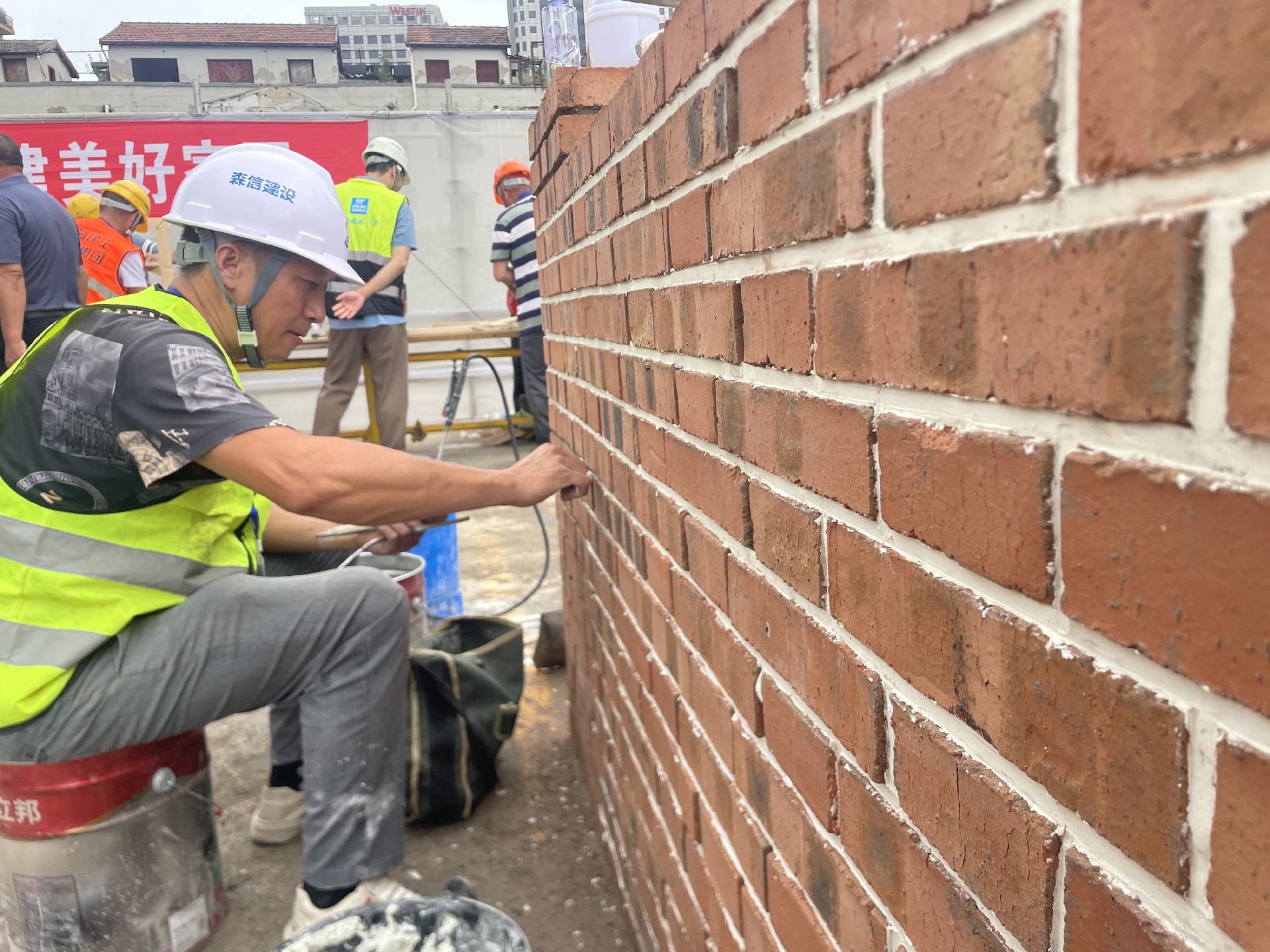 1759198459224896.jpg 1759198459224896.jpg